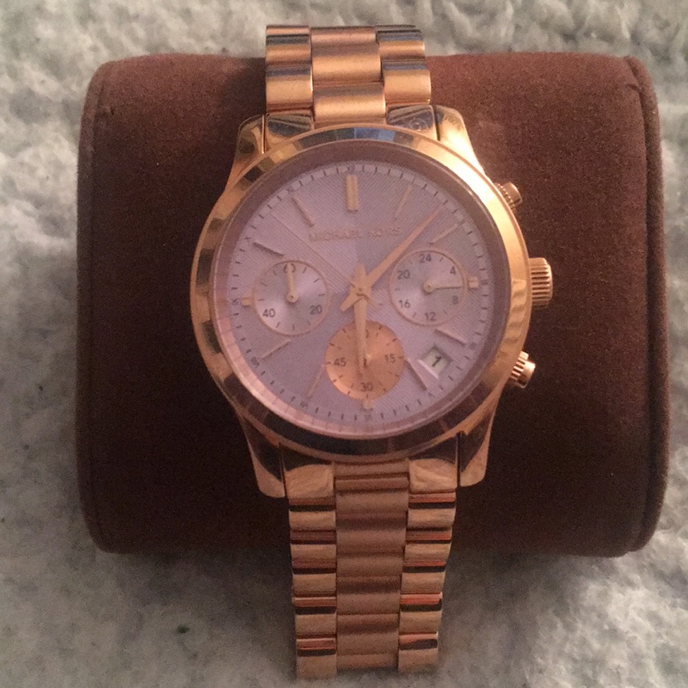 Beautiful Michael Kors lavender rose gold watch.